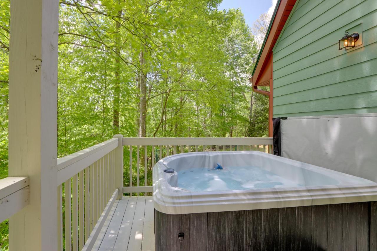 Blue Ridge Getaway With Hot Tub And Seasonal View! Villa Eksteriør bilde