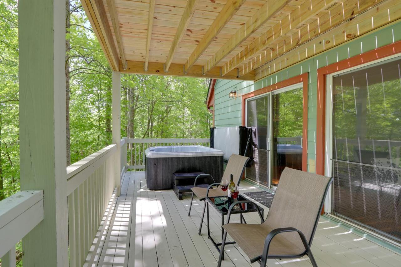 Blue Ridge Getaway With Hot Tub And Seasonal View! Villa Eksteriør bilde