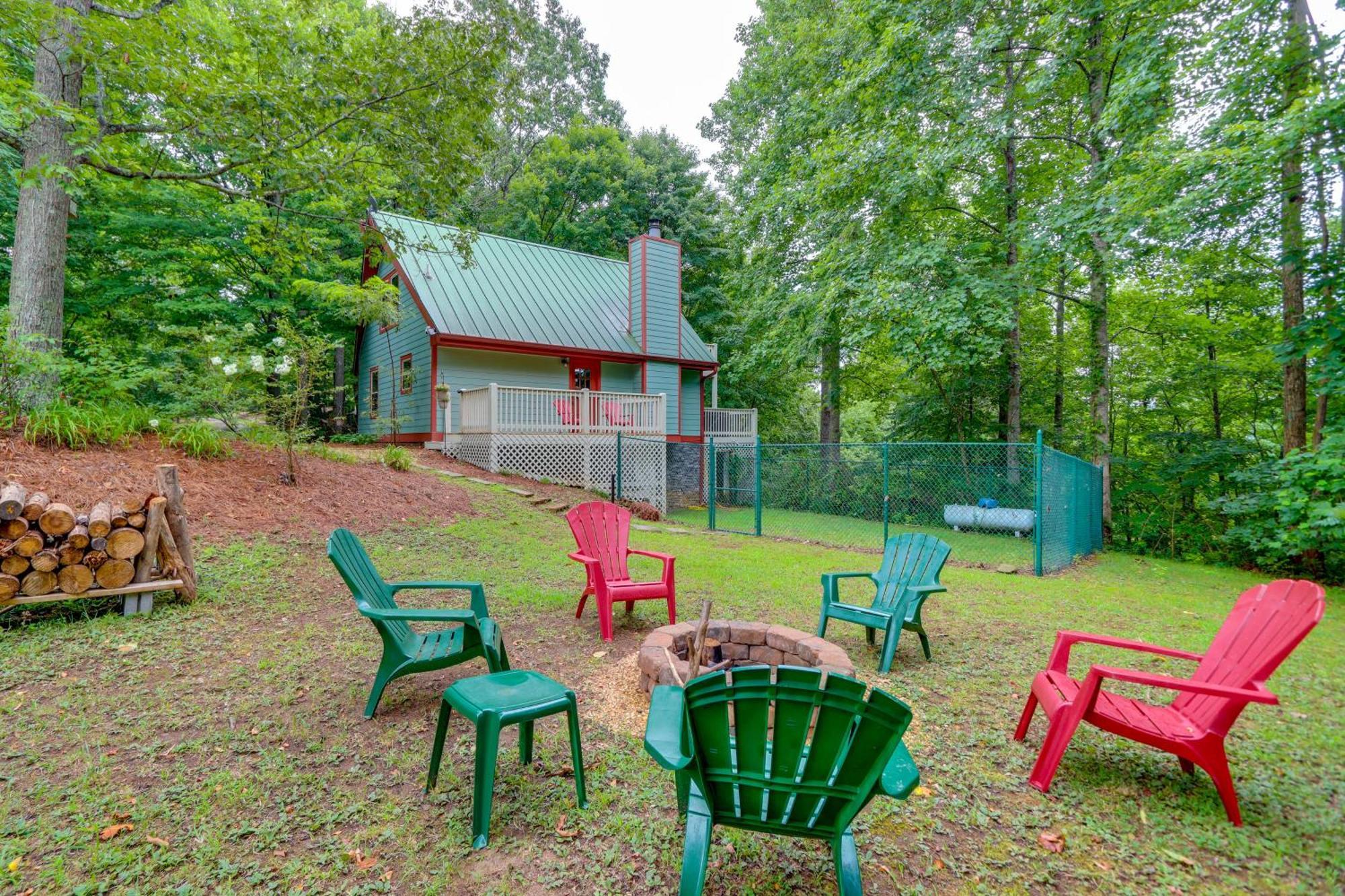 Blue Ridge Getaway With Hot Tub And Seasonal View! Villa Eksteriør bilde